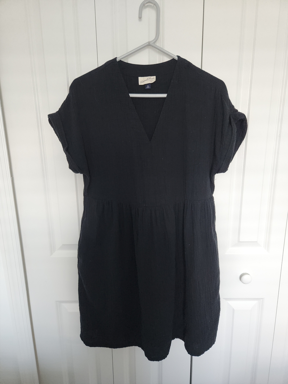 Universal Thread Black Textured V-Neck Dress